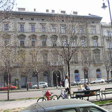 Adagio Hostel 1.0 Oktogon Budapest Exterior photo